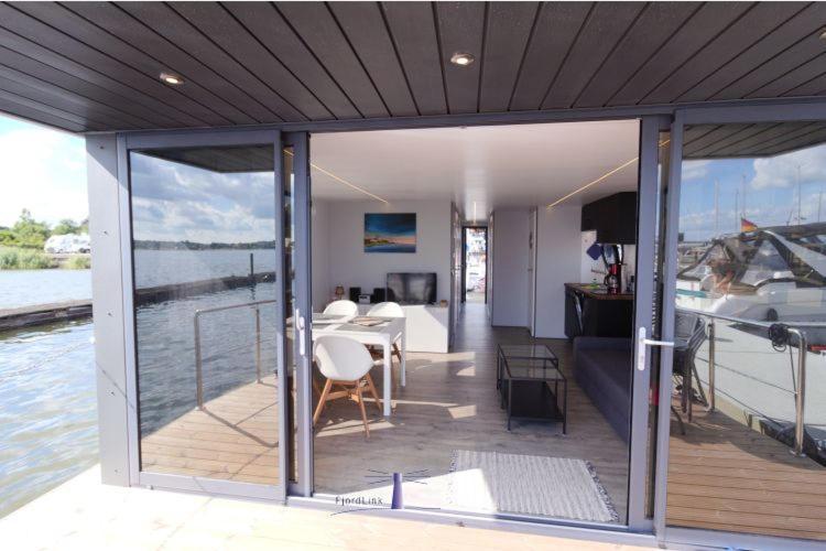 Hausboot Fjord Aries Mit Dachterrasse In Schleswig Hotel Eksteriør billede