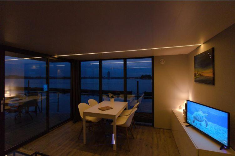 Hausboot Fjord Aries Mit Dachterrasse In Schleswig Hotel Eksteriør billede